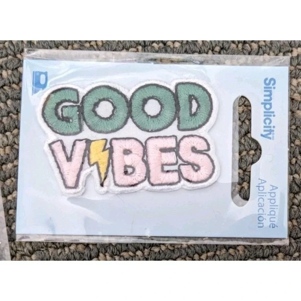 Lot of 18 Assorted Fun Appliques Iron On‎ Patches Cute Unique New Simplicity